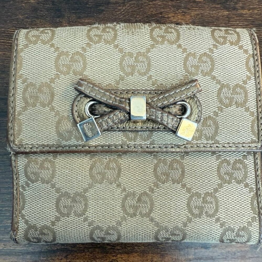 Gucci GG Canvas Bow Wallet Beige/Brown | Snap Closure | Purchased from WhatNot
